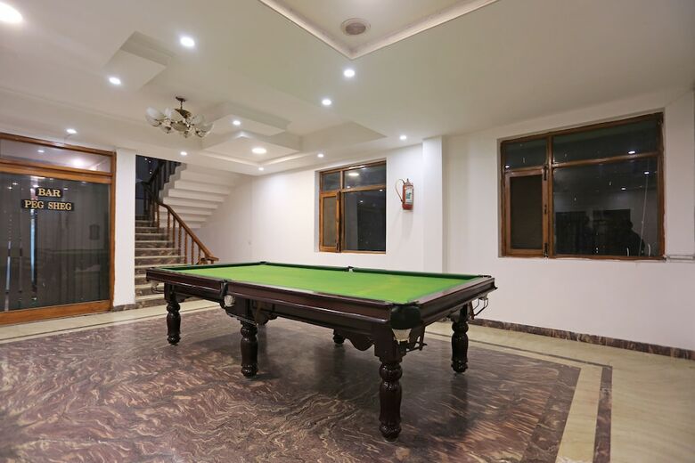 Oyo 10072 Hotel Amrit Regency