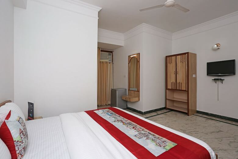 Oyo 10072 Hotel Amrit Regency
