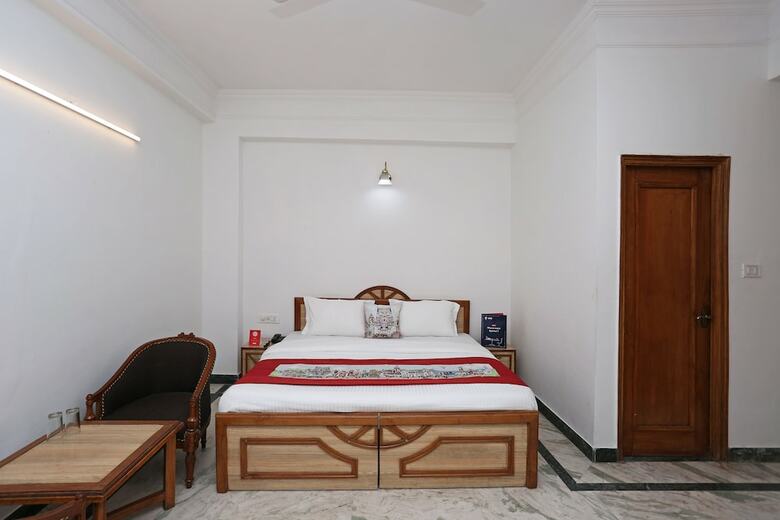 Oyo 10072 Hotel Amrit Regency