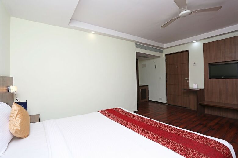 Oyo 9580 Hotel Garnet Inn