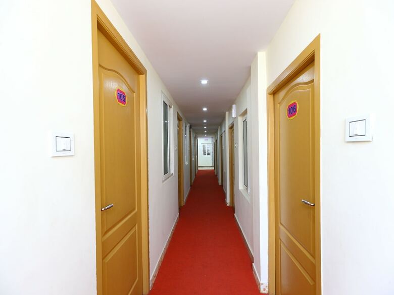 Hotel Oyo 8937 Ragu Residency