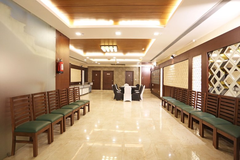 Oyo 5614 Hotel Rolex Inn