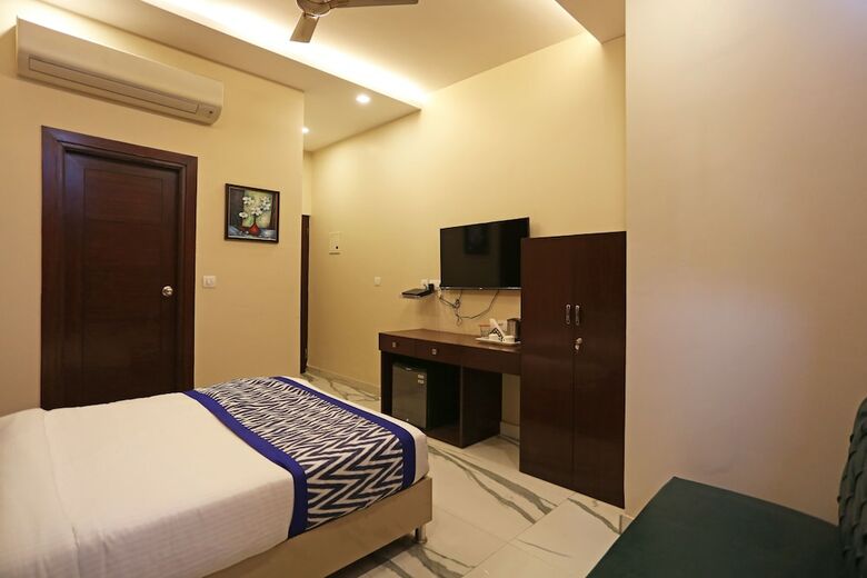 Oyo 5614 Hotel Rolex Inn