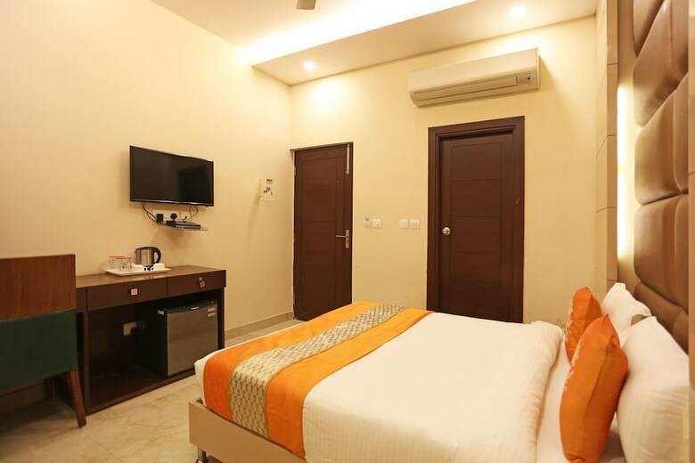 Oyo 5614 Hotel Rolex Inn