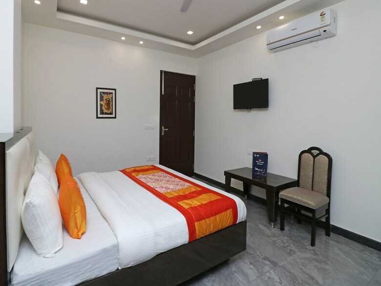 Hotel Oyo 9977 Jagat Residency