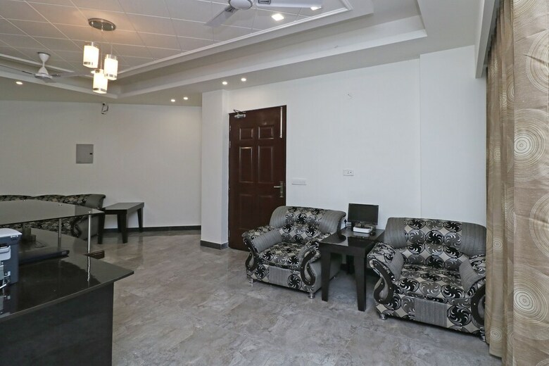 Hotel Oyo 9977 Jagat Residency