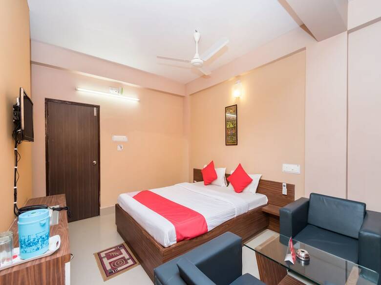 Oyo 10398 Hotel Parijayee