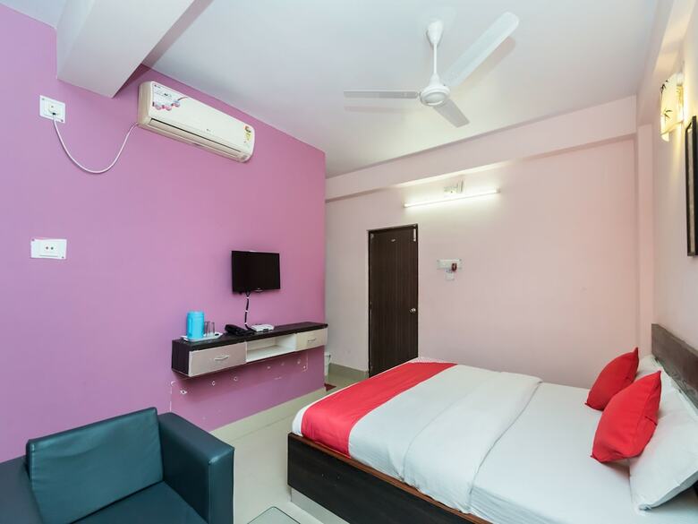 Oyo 10398 Hotel Parijayee