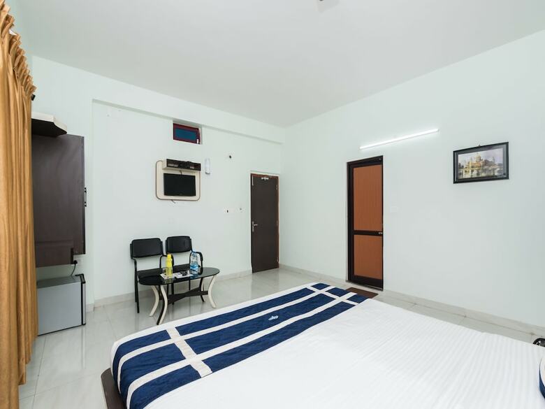 Oyo 10398 Hotel Parijayee
