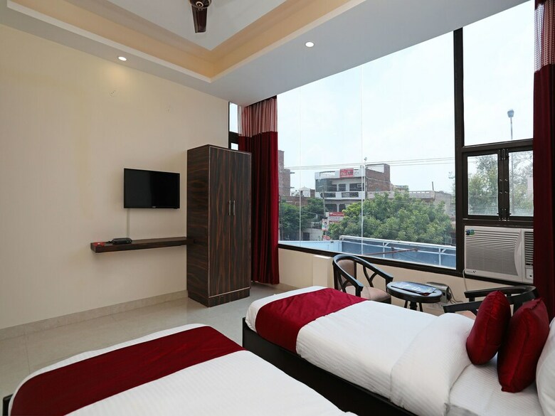 Oyo 9275 Hotel Royal Inn