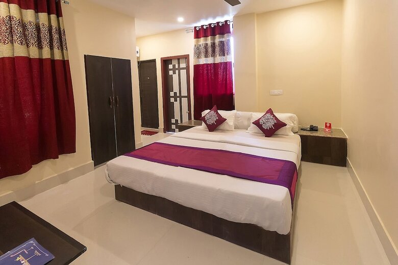 Hotel Oyo 5638 Om Regency I