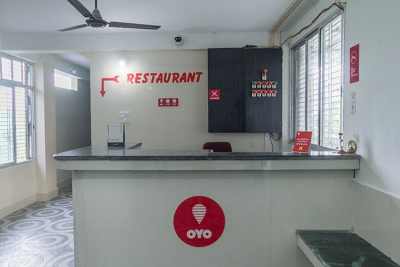 Hotel Oyo 5638 Om Regency I