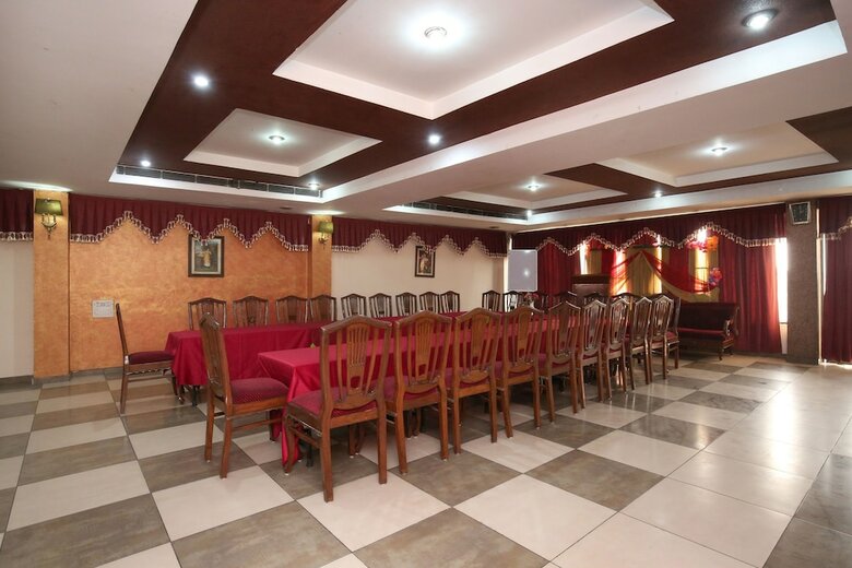 Oyo 9985 Hotel Sekhon Grand