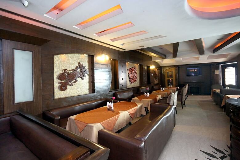 Oyo 9985 Hotel Sekhon Grand