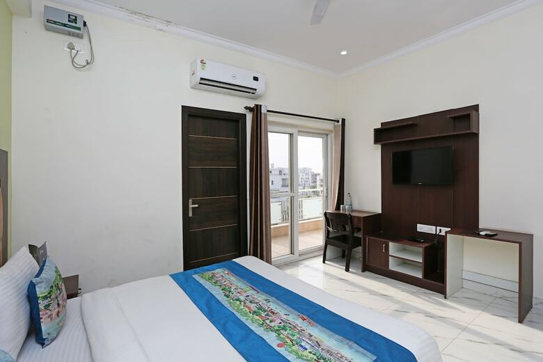 Hotel Oyo 6812 Aruma Residency