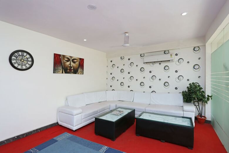 Hotel Oyo 6812 Aruma Residency