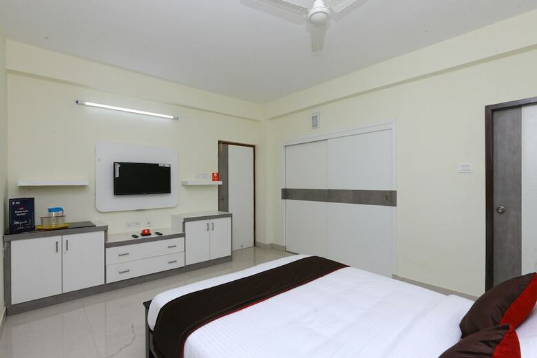 Oyo 10027 Hotel Red Petal