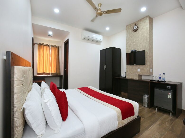 Oyo 10027 Hotel Red Petal
