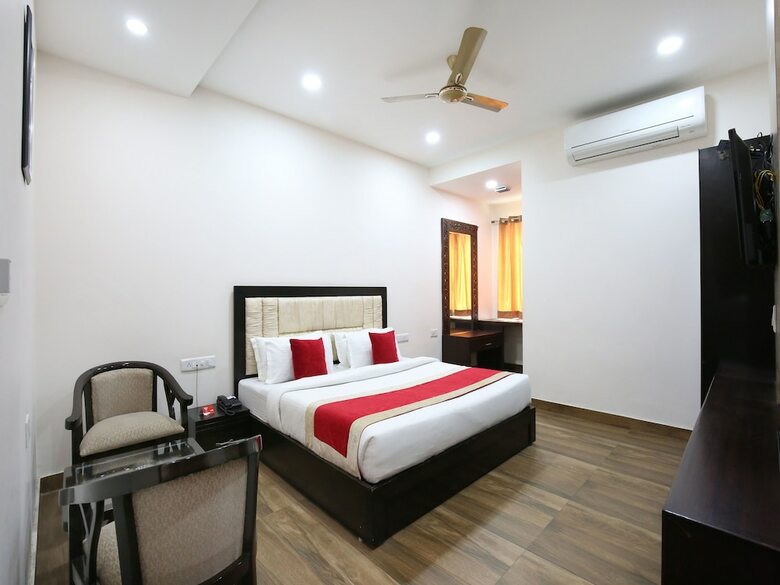 Oyo 10027 Hotel Red Petal