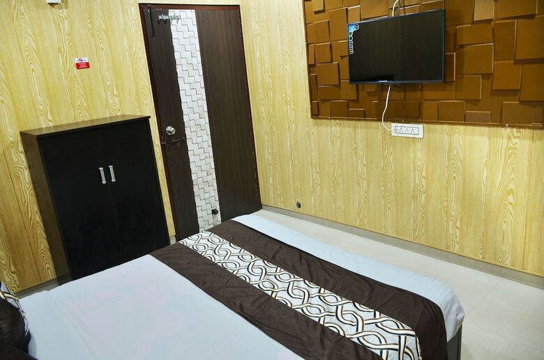 Hotel Oyo 8105 Model Town