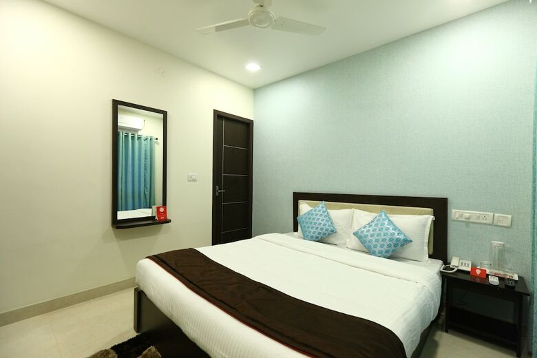 Hotel Oyo 7850 Royal Elite