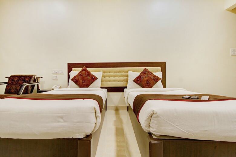 Hotel Oyo 7850 Royal Elite