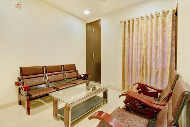Hotel Oyo 7850 Royal Elite