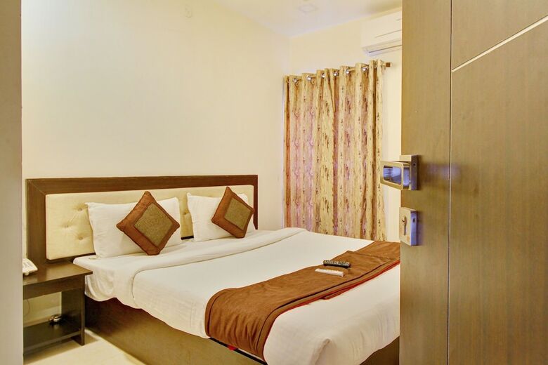 Hotel Oyo 7850 Royal Elite