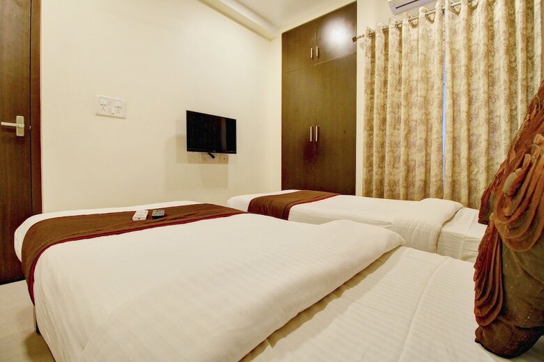 Hotel Oyo 7850 Royal Elite