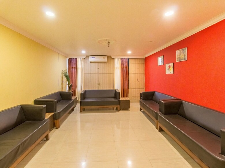 Oyo 5332 Hotel Parnil Palace 1