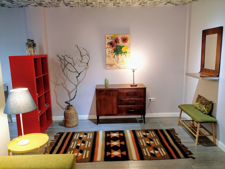 Stylish And Central Apartment
