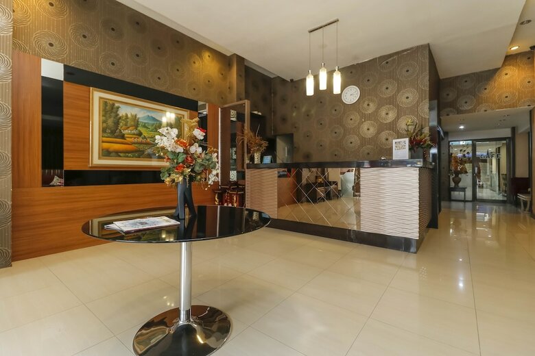 Reddoorz Plus @ Grand Populer Hotel
