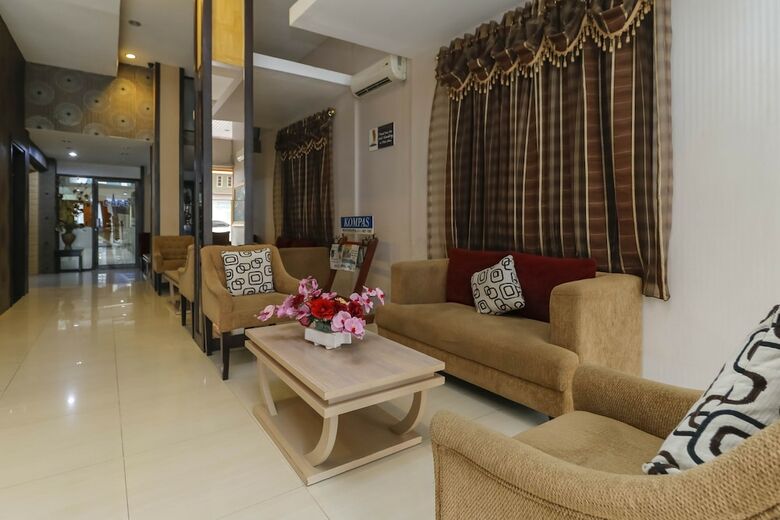 Reddoorz Plus @ Grand Populer Hotel