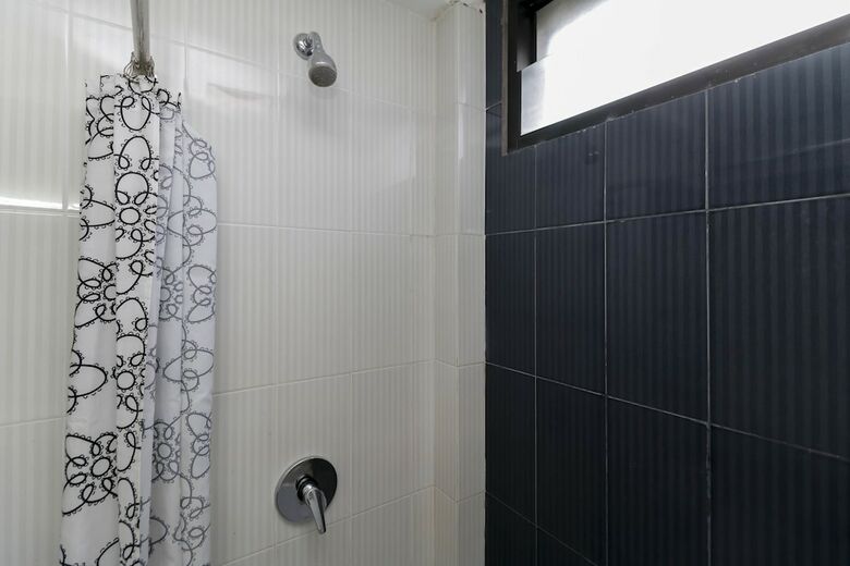Reddoorz Plus @ Grand Populer Hotel