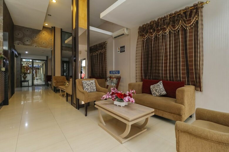 Reddoorz Plus @ Grand Populer Hotel