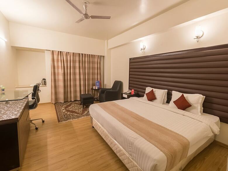 Oyo 8450 Hotel Grand Starline