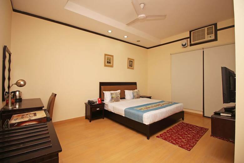 Hotel Oyo 6558 Sd Royal Inn