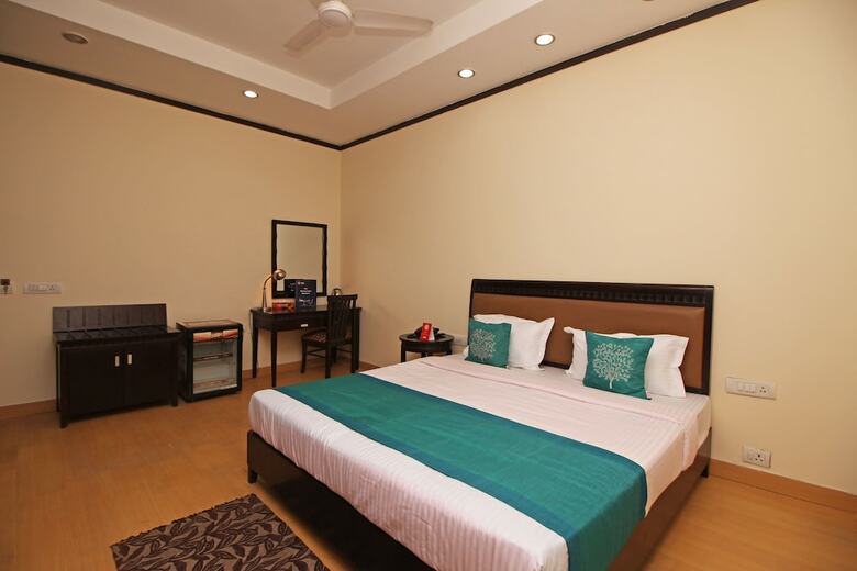 Hotel Oyo 6558 Sd Royal Inn