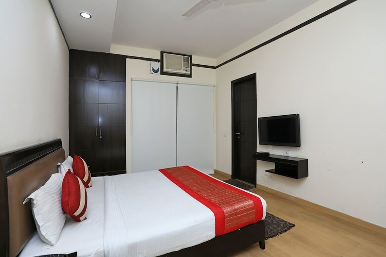 Hotel Oyo 6558 Sd Royal Inn
