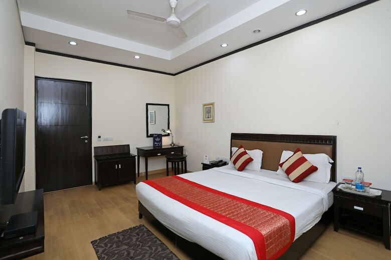 Hotel Oyo 6558 Sd Royal Inn