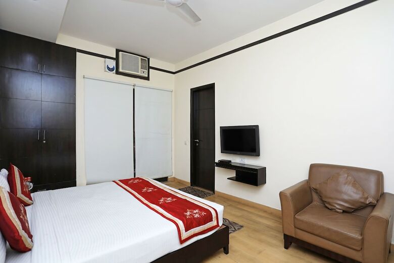 Hotel Oyo 6558 Sd Royal Inn
