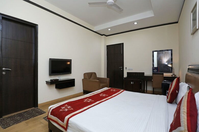 Hotel Oyo 6558 Sd Royal Inn