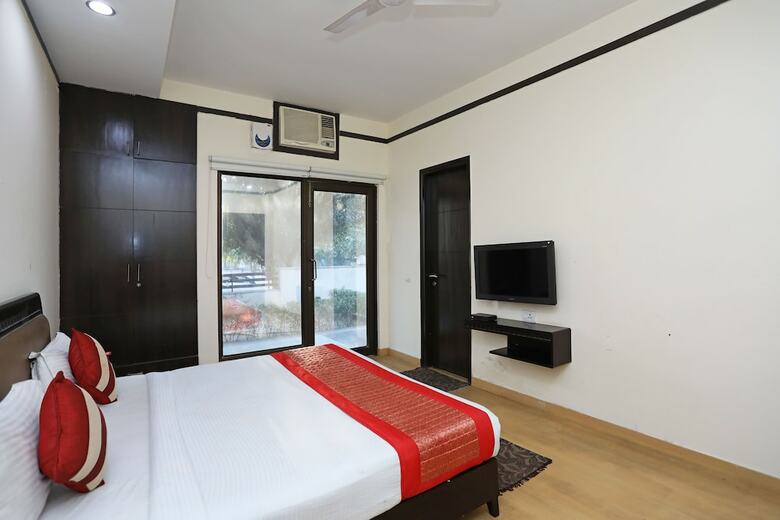 Hotel Oyo 6558 Sd Royal Inn