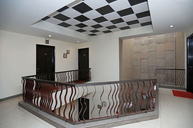 Hotel Oyo 6558 Sd Royal Inn