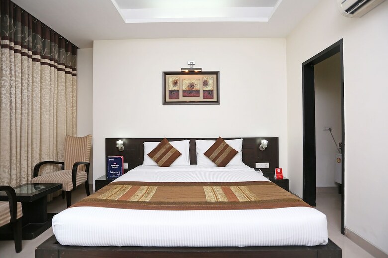 Oyo 9612 Hotel Royal Ramiro