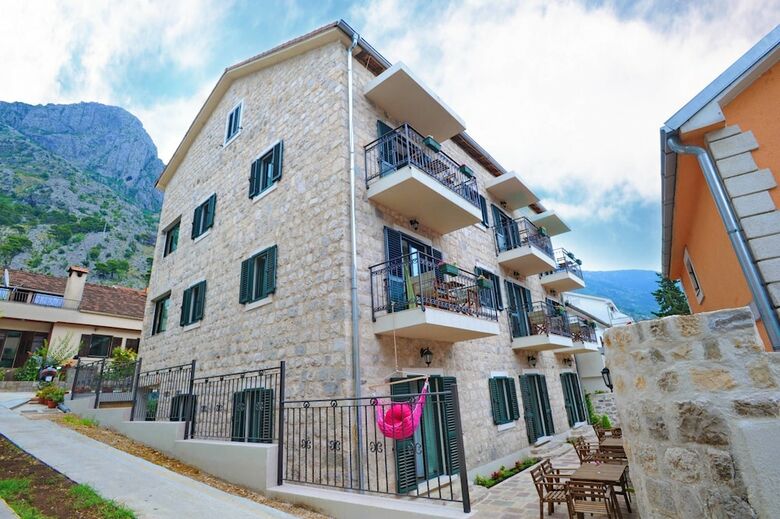 Windrose Apartments