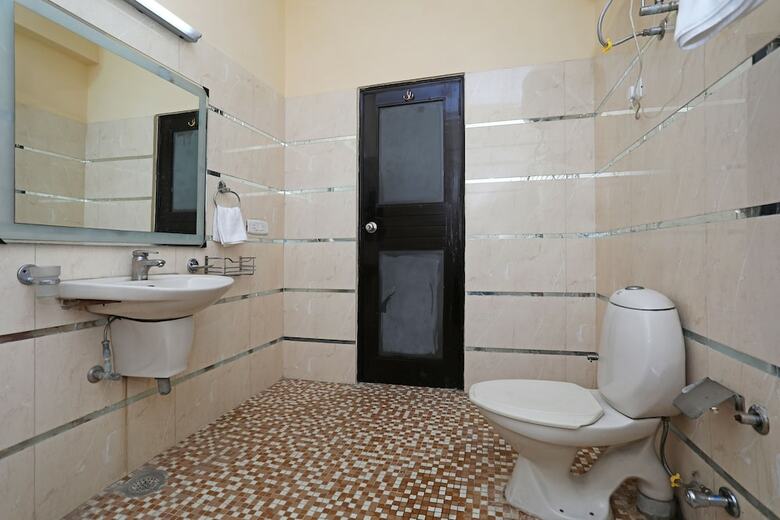Oyo 10057 Hotel Laksh Residency