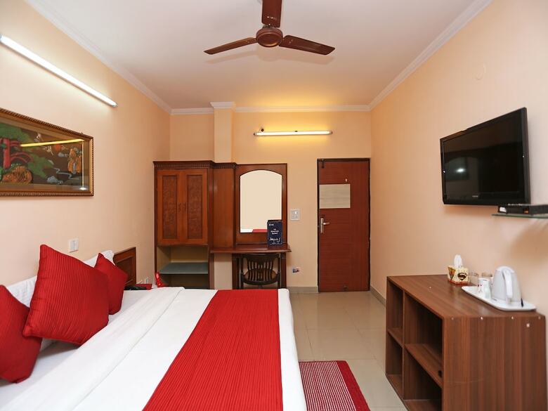 Oyo 9301 Hotel Redbury