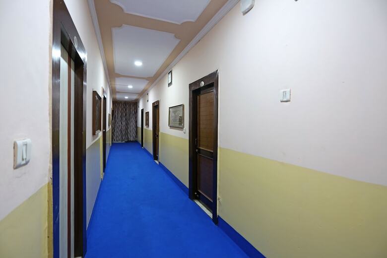 Oyo 9301 Hotel Redbury