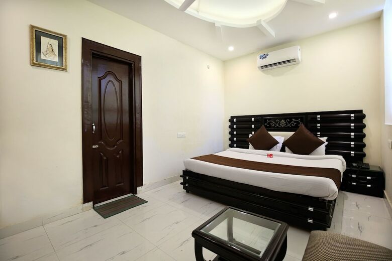 Oyo 8865 Hotel Baj Celebration
